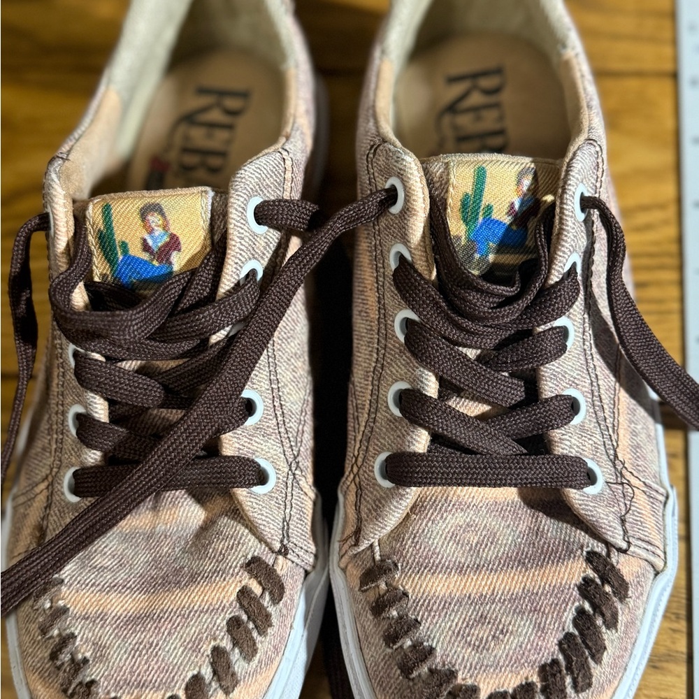 Reba women’s Tan and Brown Sneakers